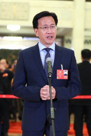 （6）全国政协委员接受采访