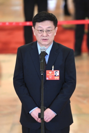 （11）全国政协委员接受采访