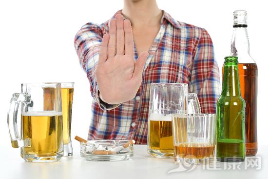 浓茶解酒伤心肾！酒后做这5件事会要命