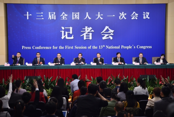 （1）全国人大相关负责人就“人大监督工作”答记者问