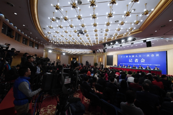 （2）全国人大相关负责人就“人大监督工作”答记者问