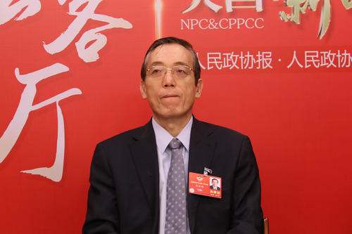 刘世锦委员-正面