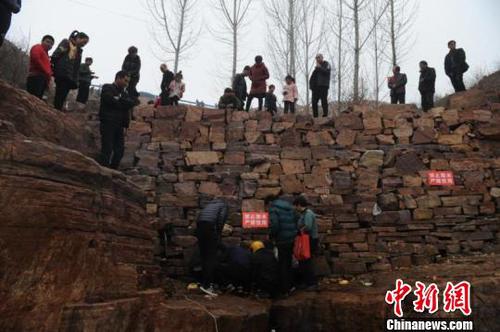 河南汝阳回应崖缝渗不明液体：未发现明显污染源