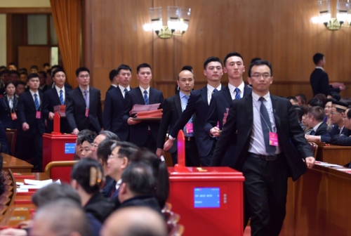 （6）全国政协十三届一次会议举行第四次全体会议