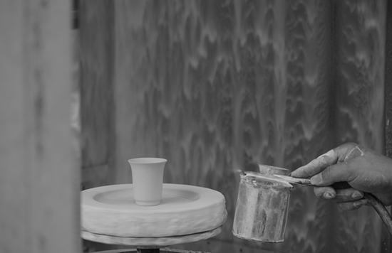 现代吹釉不需要用嘴了，是个进步