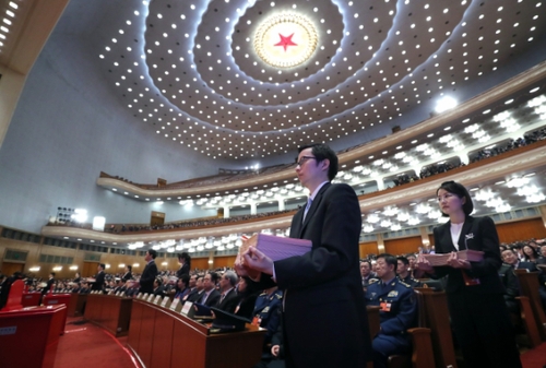 （5）十三届全国人大一次会议举行第六次全体会议