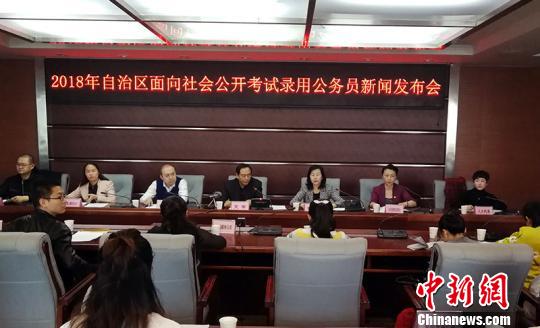 新疆将招录6928名公务员录用向基层一线倾斜（图）