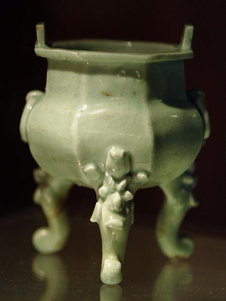 南宋，景德镇窑，青白釉八棱鼎式炉 