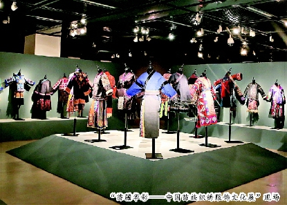 “苗疆华彩———中国苗族织绣服饰文化展”现场