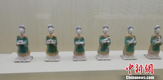 三十年来，高平市博物馆已从一个没有馆藏文物的县级博物馆，发展成为有化石、石器、青铜器、陶器、瓷器、版本、钱币等十几类，上自2亿年前的树化石、鱼化石，下至清代的陶器、瓷器以及碑记石刻等文物比较丰富的综合性博物馆。图为高平市博物馆馆藏文物十二生肖俑。 资料图 杨杰英 摄