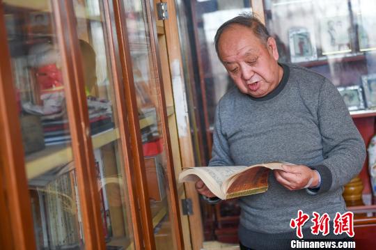 作为一名长期从事文物研究的工作者，常四龙退休之后仍然坚持写作，并著有多部文物考古类书籍。　武俊杰 摄