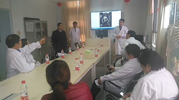 男婴出生时有三条腿和两个骨盆 医生:原本是双胞胎