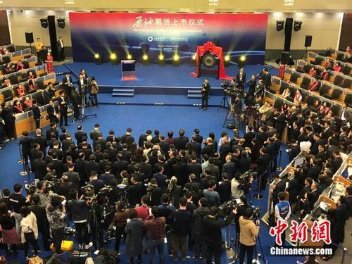 中国原油期货在上海期货交易所子公司——上海国际能源交易中心正式挂牌交易。曹卉 摄