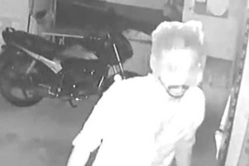 最笨小偷头戴透明塑料袋作案 留下大量指纹  