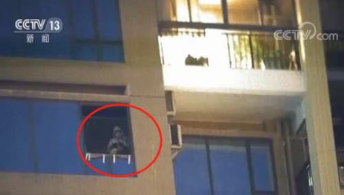 团伙利用无人机“飞线”越境走私手机 月入上千万