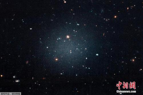 科学家首发现不含暗物质的星系:改写宇宙游戏规则