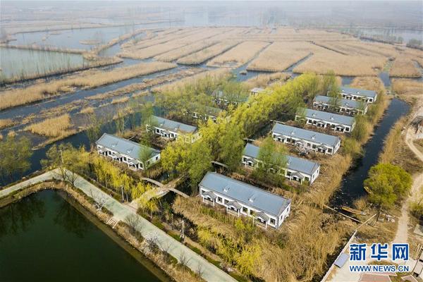 3月31日无人机拍摄的白洋淀中安新县赵庄子村依水而建的民居。自2017年4月1日横空出世，白洋淀所在的河北雄安新区设立至今已届周年。雄安新区设立一周年之际，世界目光再次聚焦这个新时代中国改革开放的新地标。