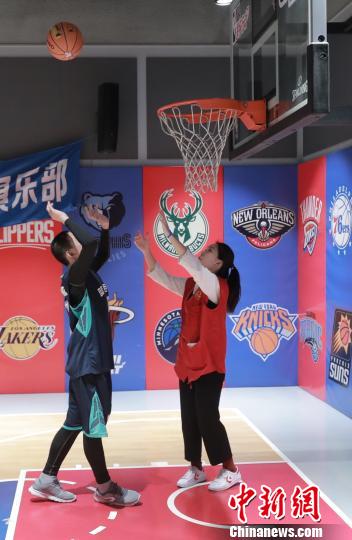 篮球运动对于促进自闭症儿童的身心健康、集体融入、合作协调乃至全面发展大有裨益?！≤缝?摄