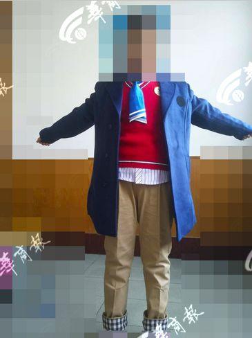 小学被曝变相强制买礼服 当地教育局:开过家长会了