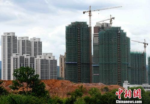 7月18日，福建省三明市一处房地产楼盘正在开发建设中。当日，中国国家统计局发布的数据显示，6月份70个大中城市中，一二线城市房价同比涨幅连续回落。 <a target='_blank' href='http://www.chinanews.com/'>中新社</a>记者 张斌 摄 7月18日，福建省三明市一处房地产楼盘正在开发建设中。当日，中国国家统计局发布的数据显示，6月份70个大中城市中，一二线城市房价同比涨幅连续回落。 <a target='_blank' href='http://www.chinanews.com/'>中新社</a>记者 张斌 摄