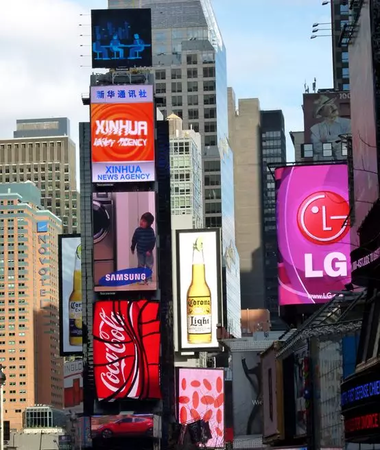 中国人扎堆登陆纽时广场 在这打广告可能没多贵