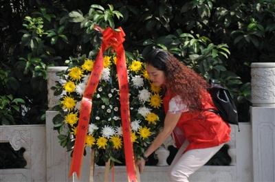 天津港事故烈士母亲当义:为儿做公益是生活的意义