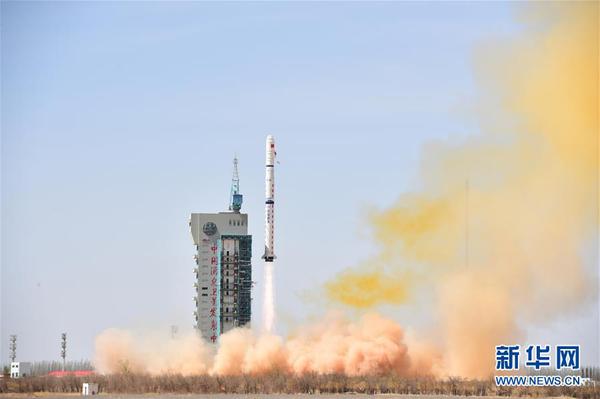 4月10日12时25分，我国在酒泉卫星发射中心用长征四号丙运载火箭，成功将遥感三十一号01组卫星和微纳技术试验卫星发射升空，卫星进入预定轨道。