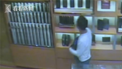 男子网购LV包被朋友讥笑是假货 到专卖店以假换真