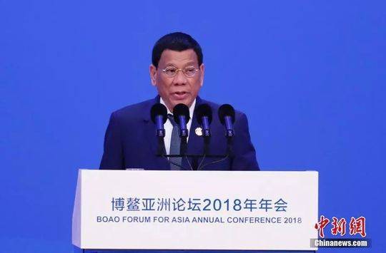 美国航母又来南海：我们看到中国船舰在我们四周