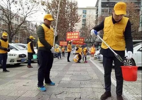 92岁老人每天上街捡烟头 已坚持1年多曾被指作秀