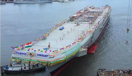▲　　印度首艘国产航母建成这样就硬要下水，而且下水不止搞一次。