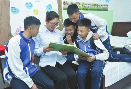 山东妈妈和汶川灾区孤困儿子一别九年 泪目相认