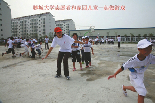 山东妈妈和汶川灾区孤困儿子一别九年 泪目相认