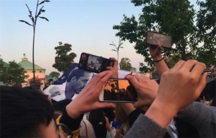 太疯狂！漫威迷在上海迪士尼为《复联3》通宵排队