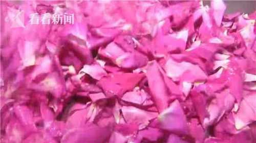 大学食堂推出油炸玫瑰花 已成网红菜抢购需秒杀