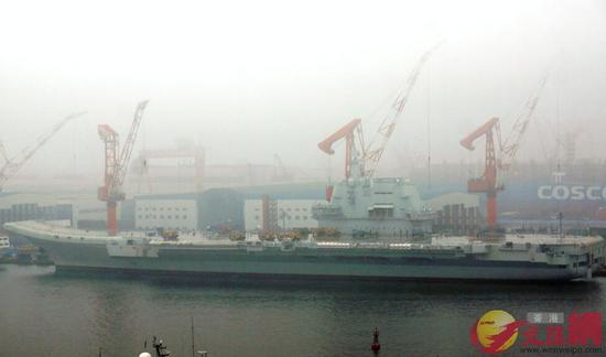 中国国产航母今日或海试 多艘拖船已集结就位