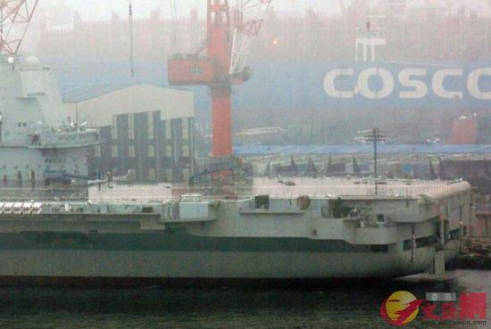 中国国产航母今日或海试 多艘拖船已集结就位