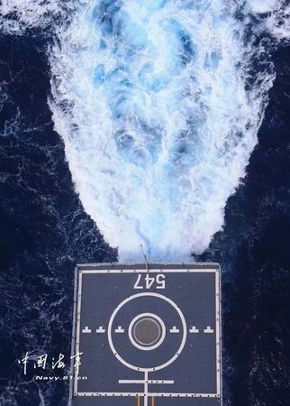 ▲铁流澎湃。记者张雷 摄