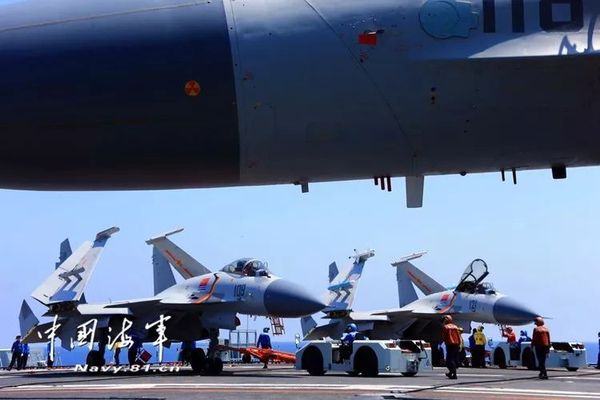 ▲准备战机。记者张雷 摄