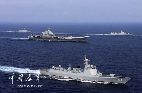 ▲驰骋大洋的航母编队。记者张雷 摄
