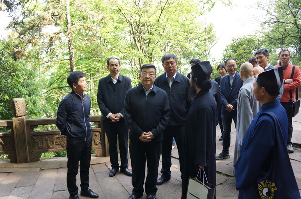 1.在齐云山调研道教活动场所
