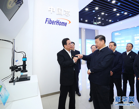 4月26日上午，中共中央总书记、国家主席、中央军委主席习近平在烽火集团有限公司考察。