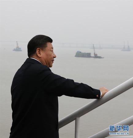 4月26日下午，中共中央总书记、国家主席、中央军委主席习近平在武汉主持召开深入推动长江经济带发展座谈会并发表重要讲话。这是座谈会前，习近平于25日下午在岳阳城陵矶水文站考察。2