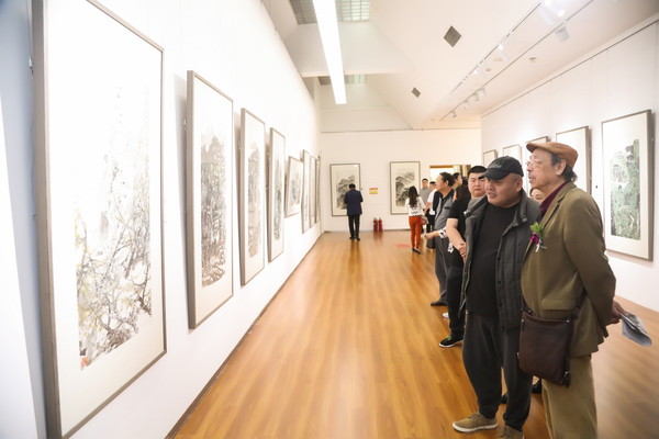 17-不忘初心——全国书画名家作品邀请展嘉宾观展3