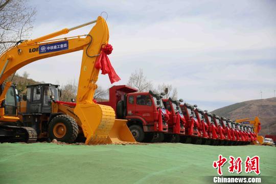 北京冬奥会张家口赛区34个建设项目集中复开工仪式举行