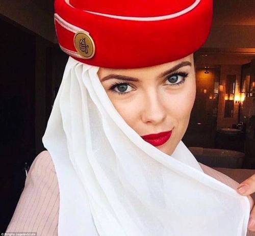 美女空姐一年蹭玩74个国家 晒旅行照狂吸粉