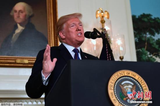 美国总统特朗普13日晚宣布，美国已联合英国和法国对叙利亚军事设施实施精准打击，作为对日前叙东古塔地区发生“化学武器袭击”的回应。