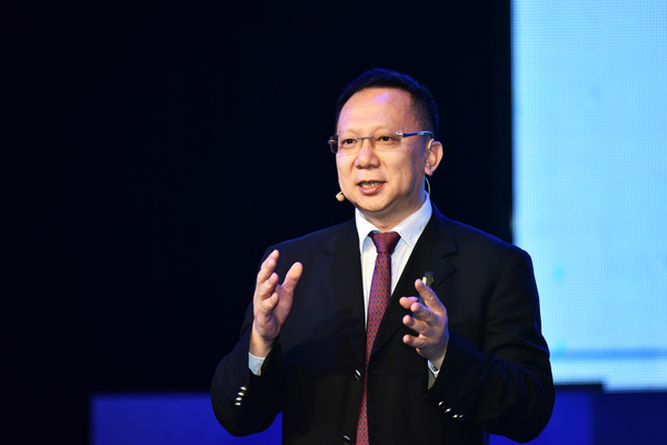 2-中华医学会眼科学分会视光学组副组长、中南大学爱尔眼科学院博士生导师杨智宽教授在启动会上发言