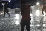 强降雨来袭 广东多地暴雨预警