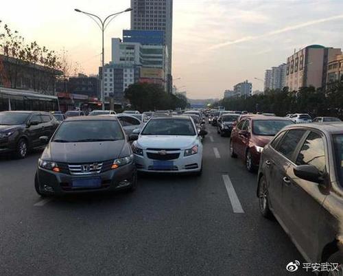 车技差？轿车1年半发生500起事故 还赚了百万元